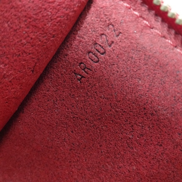 Louis Vuitton Epi Pochette - Picture 8 of 8